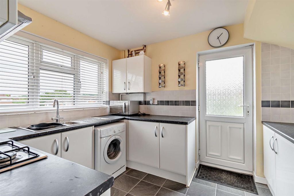 Property photo 3 of 14 8657060-Interior16-800.Jpg