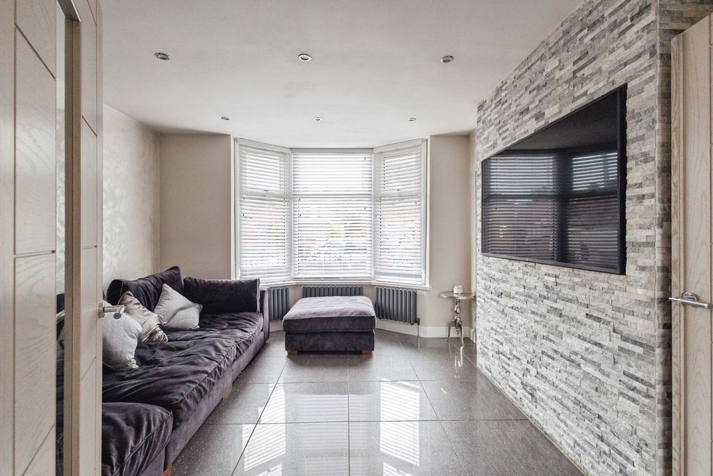Property photo 2 of 18 Pbox-Img.Jpg