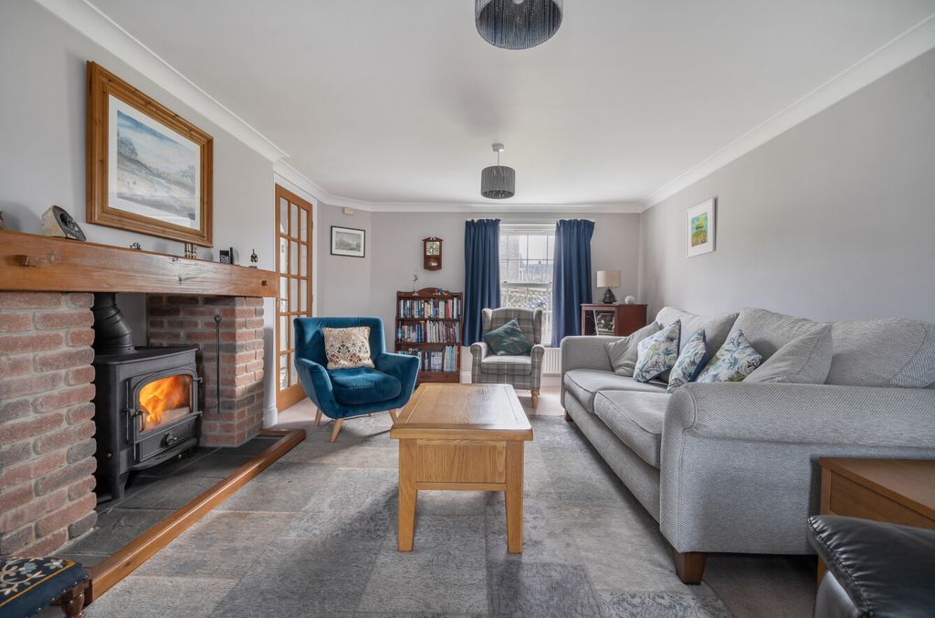 Property photo 3 of 22 1395366-15-695E54...