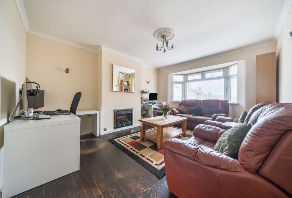 Property photo 3 of 18 1397970-5-6967Ba0...