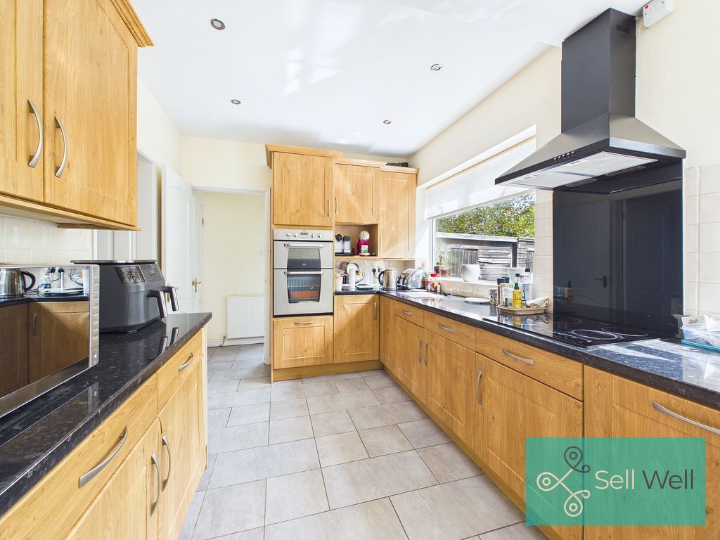 Property photo 2 of 32 Kitchen