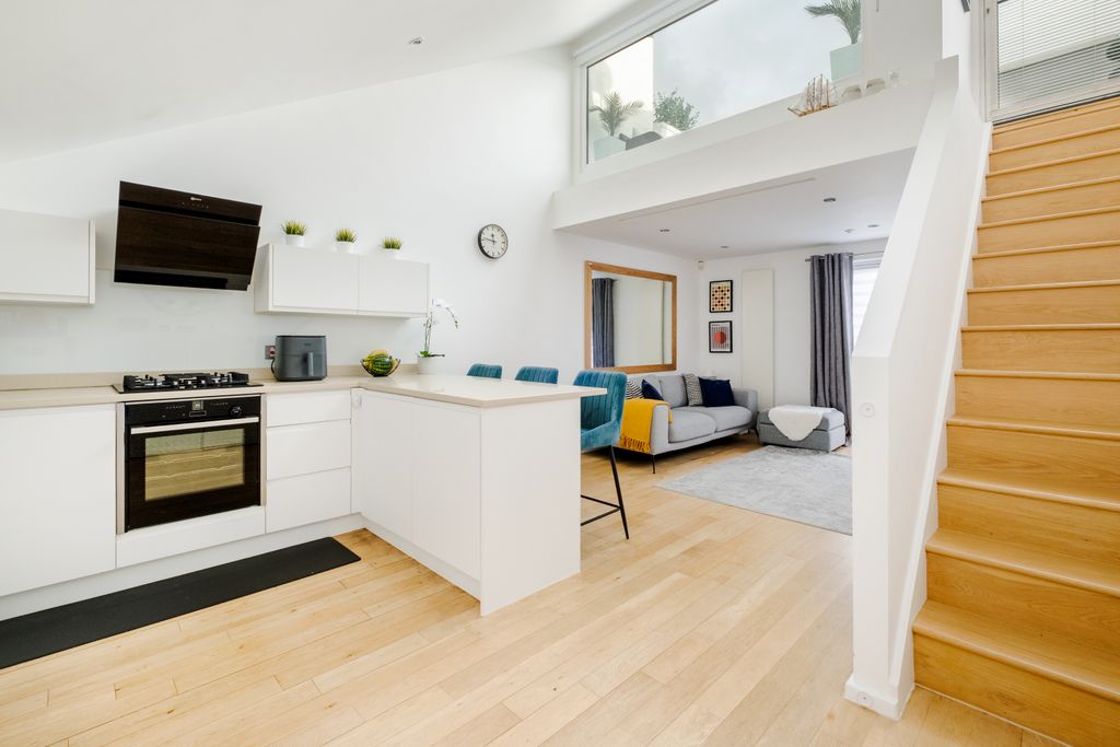 Property photo 1 of 31