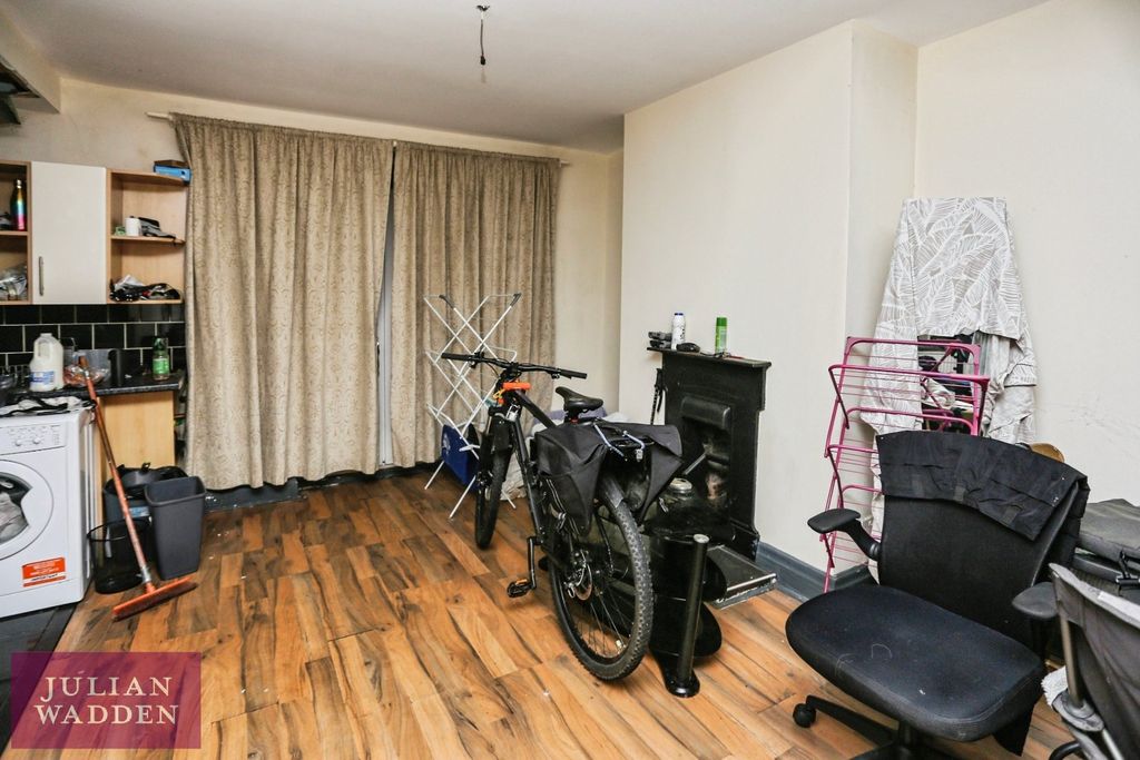 Property photo 3 of 11 Picture No. 18