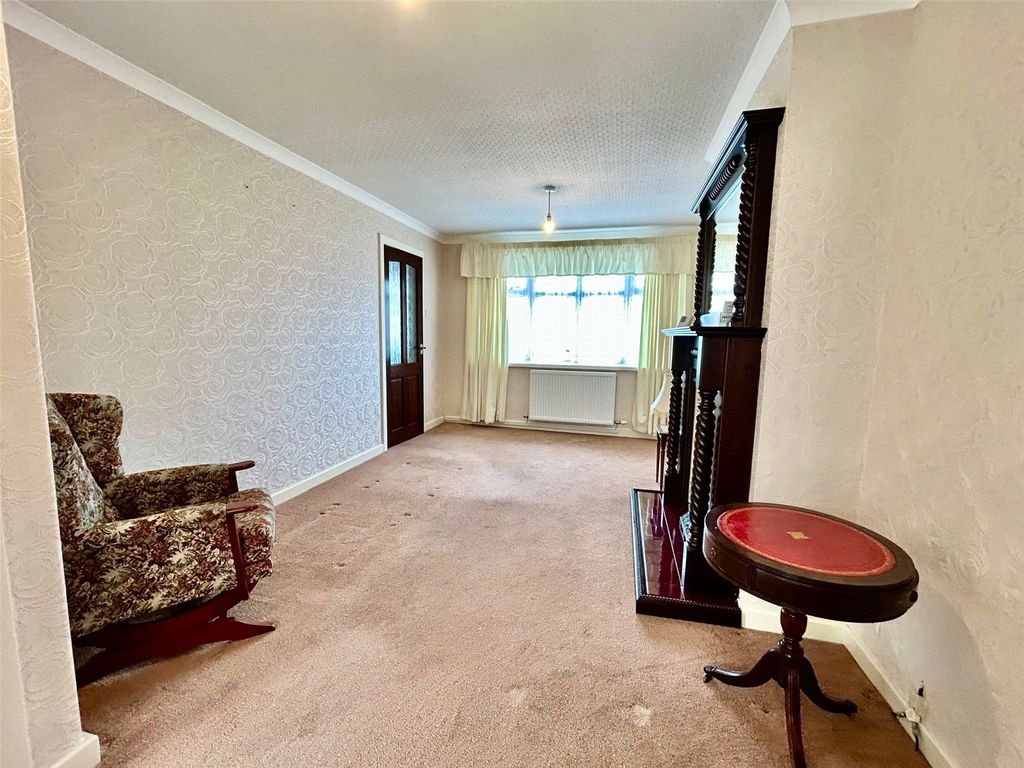 Property photo 3 of 21 Lounge