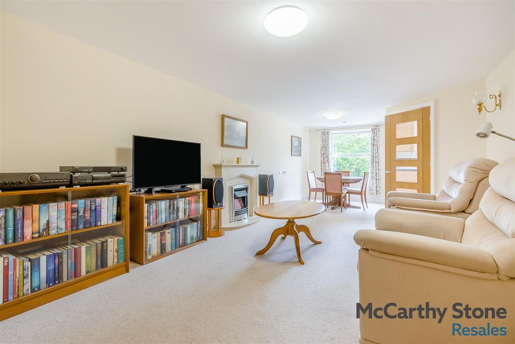 Property photo 2 of 19 8691305-Interior05.Jpg