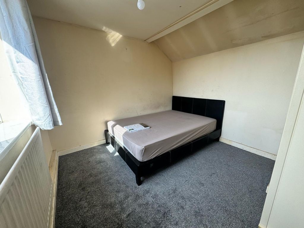 Property photo 1 of 2