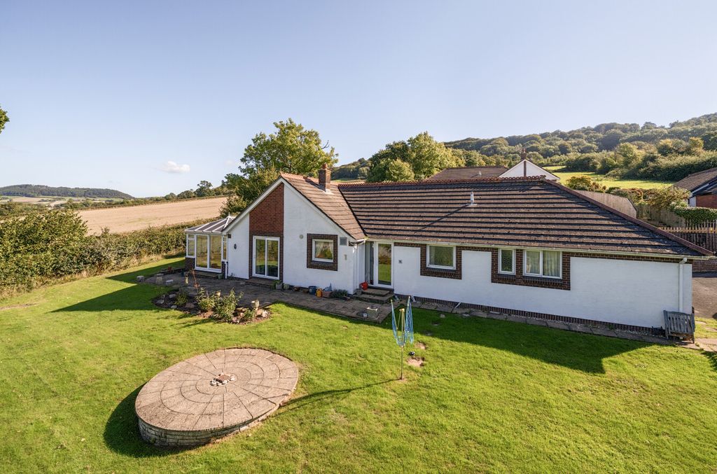 Property photo 1 of 19 1359328-2-68d528A...