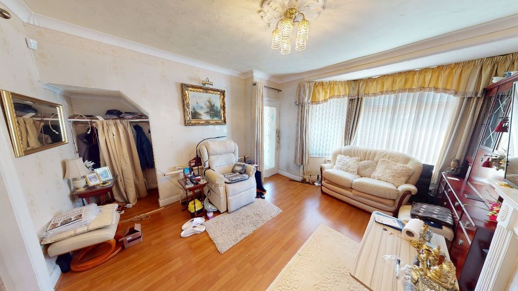 Property photo 3 of 18
