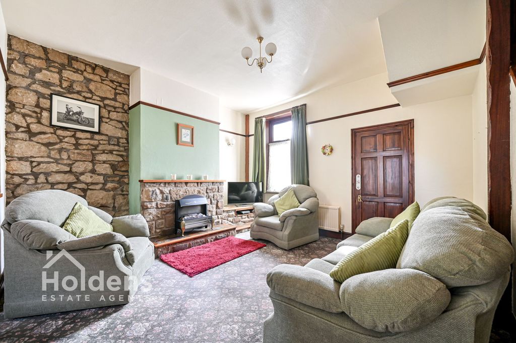 Property photo 2 of 17