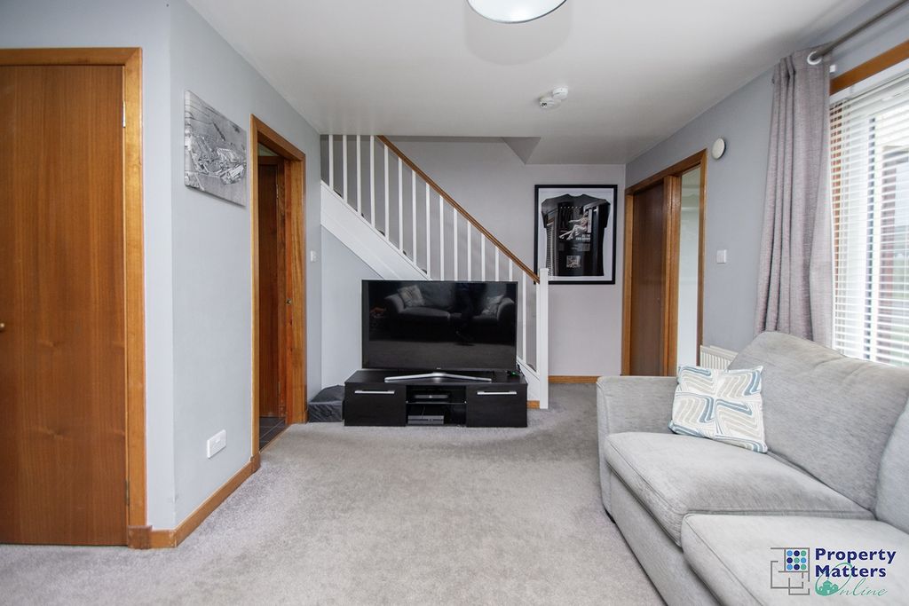 Property photo 2 of 16 Lounge
