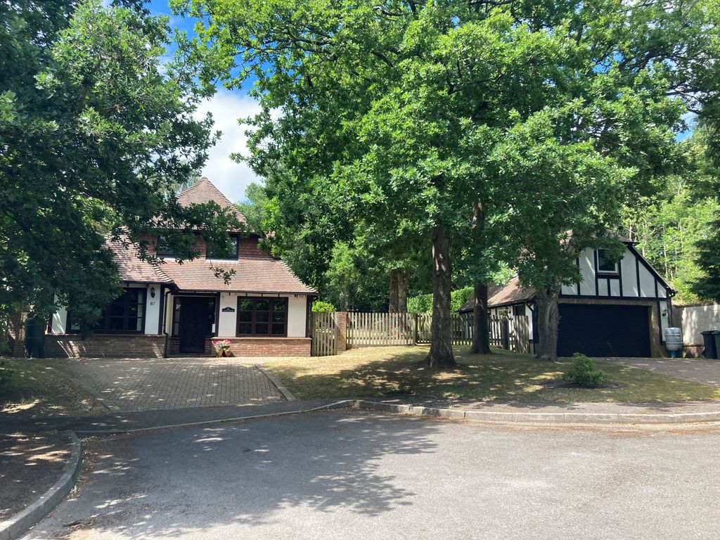 Property photo 1 of 9 Front