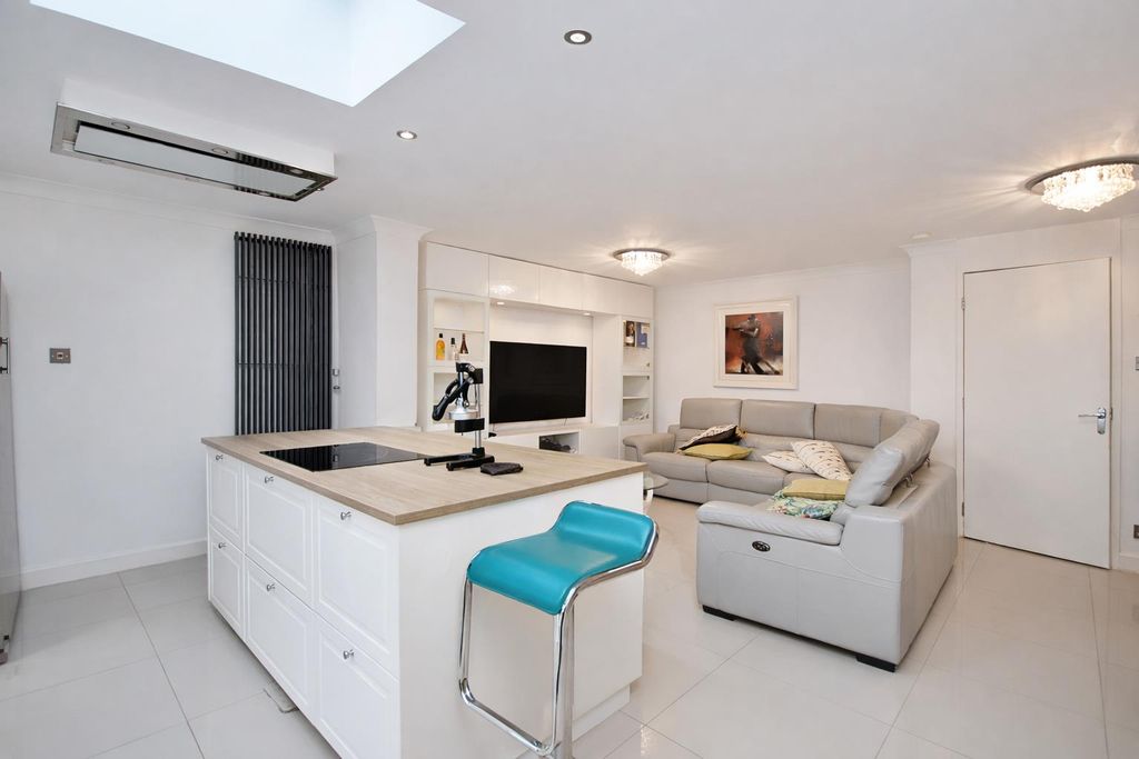 Property photo 2 of 9 91951990-7836-47Ec-9Eac-9d585Fba9c8d.Png