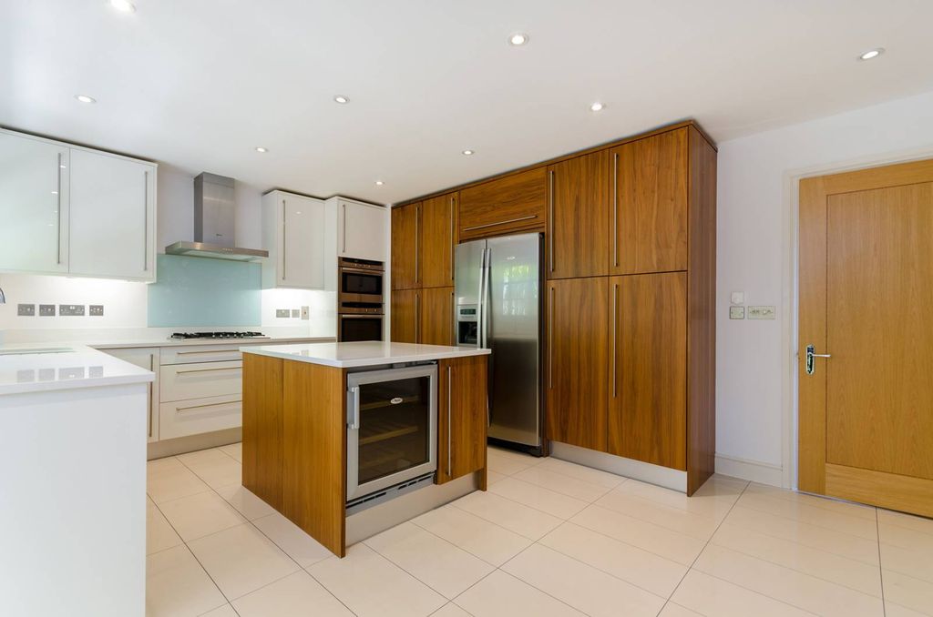Property photo 1 of 23