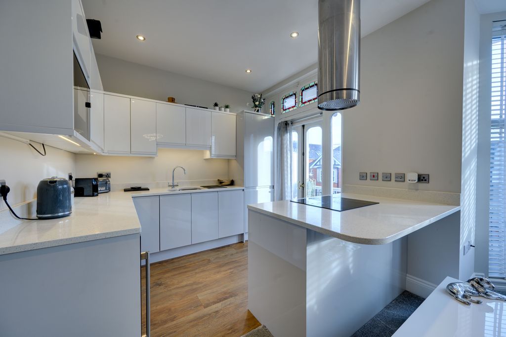 Property photo 3 of 16