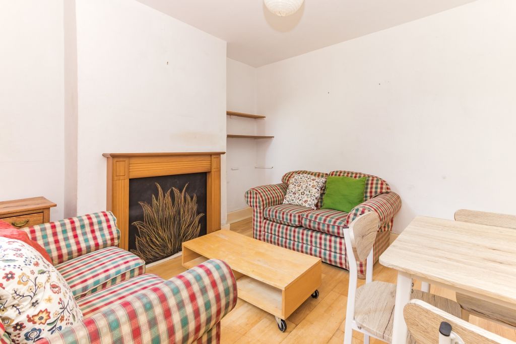 Property photo 3 of 7 Living Room