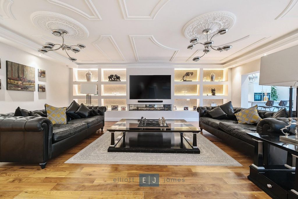 Property photo 2 of 18