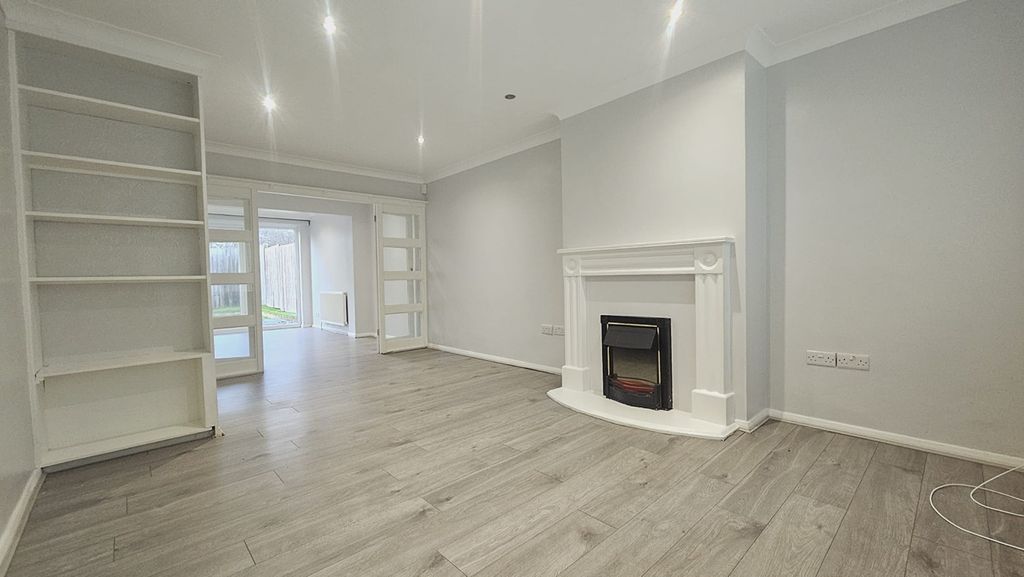 Property photo 3 of 25