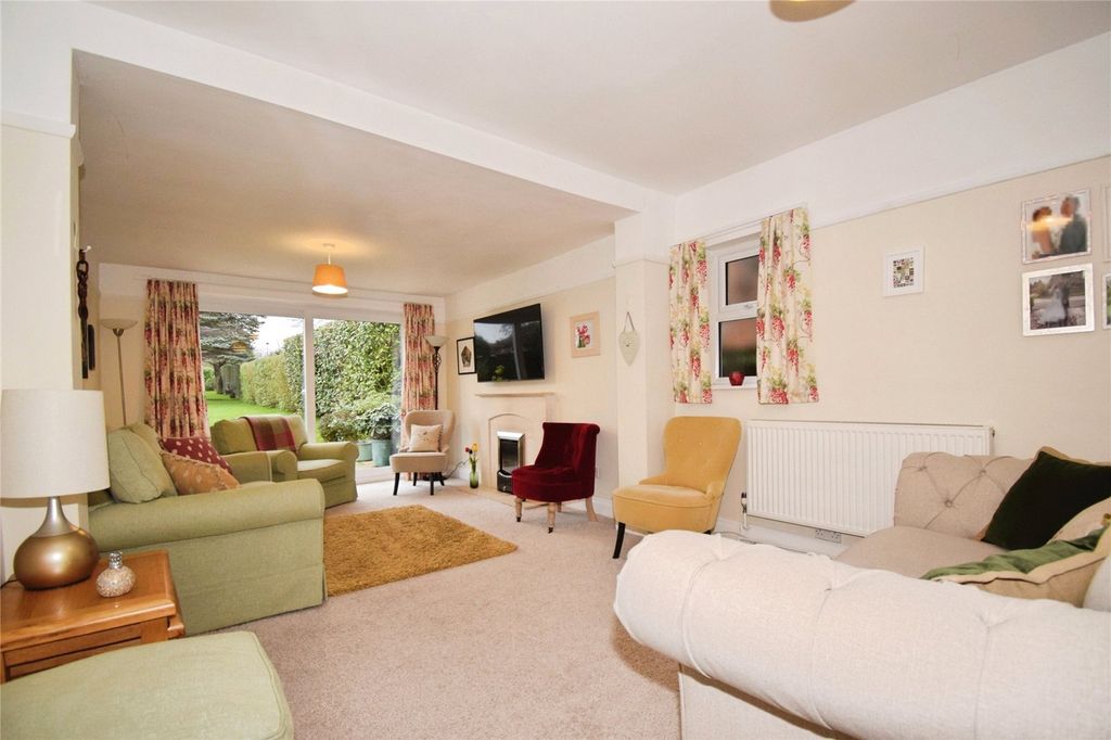 Property photo 2 of 27 Lounge