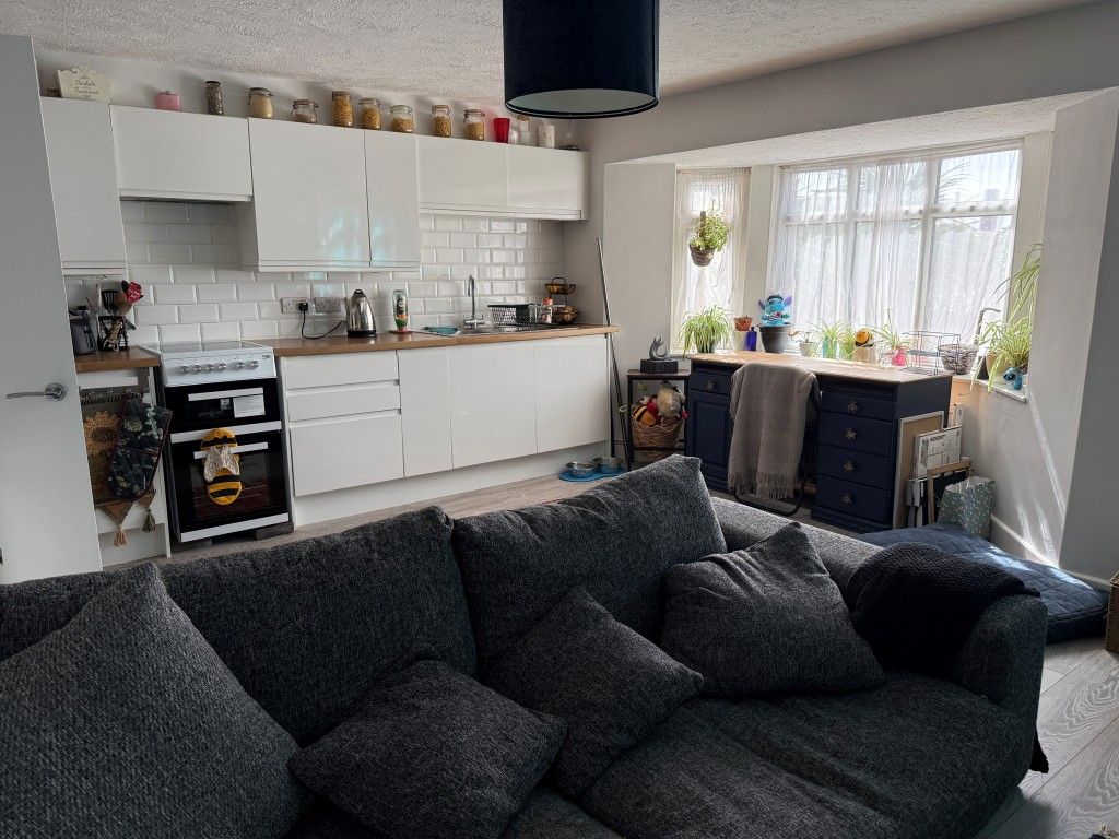 Property photo 3 of 8 Fitted White Kitchen Units And Bay Window