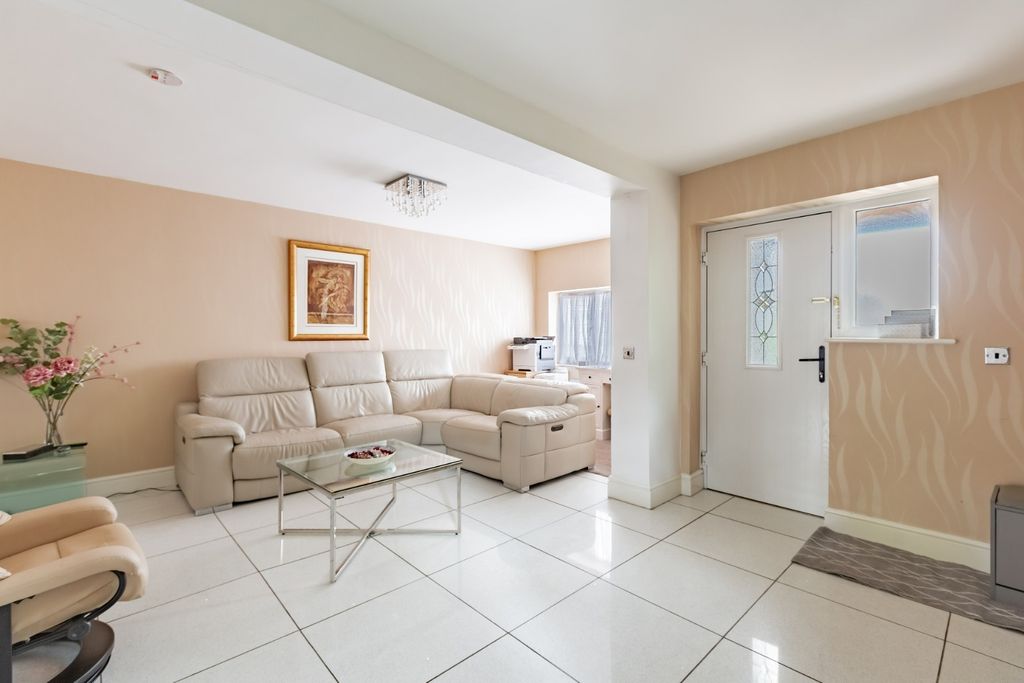 Property photo 3 of 19 4769373