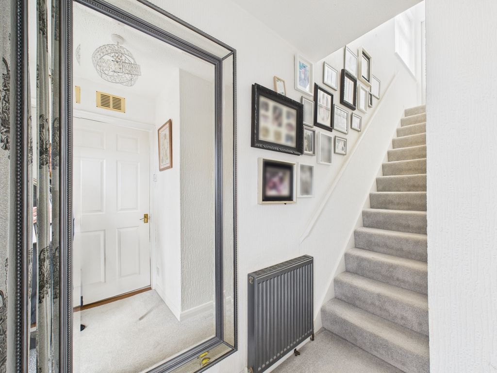Property photo 2 of 31