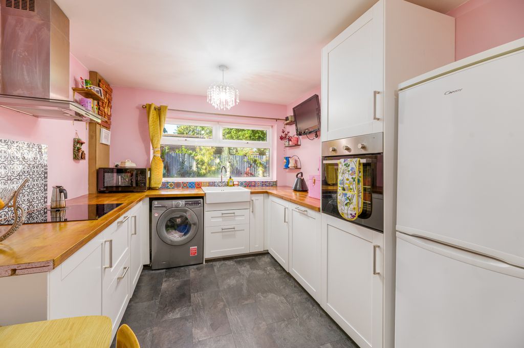 Property photo 3 of 21 09