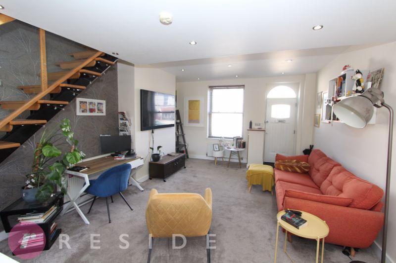 Property photo 2 of 11 Lounge