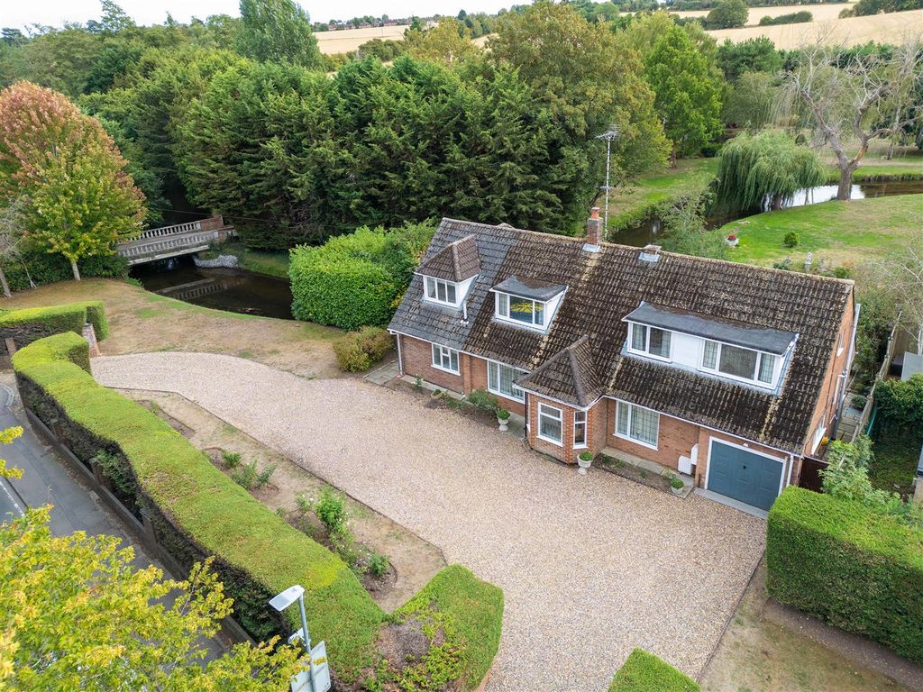 Property photo 2 of 13 137 Lower Luton Road-44.Jpg