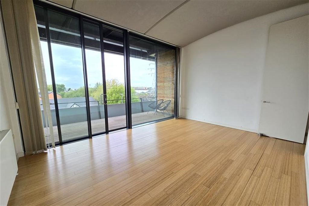 Property photo 2 of 17 (Main)