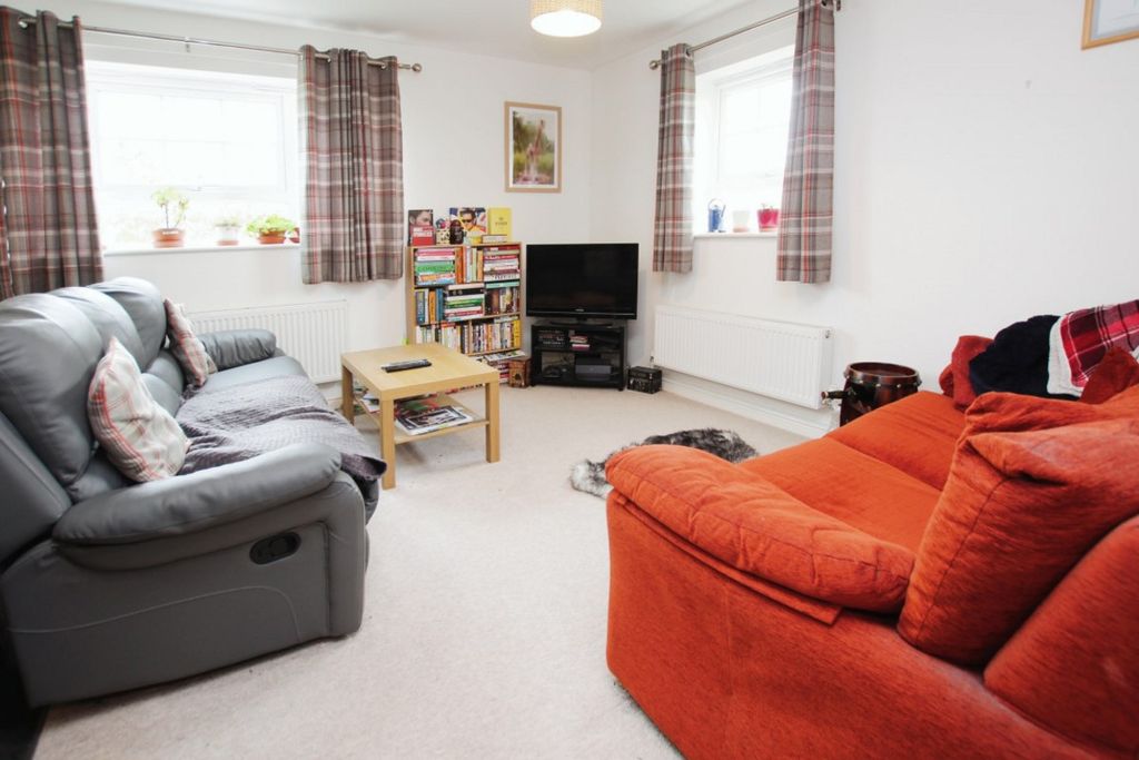 Property photo 2 of 8