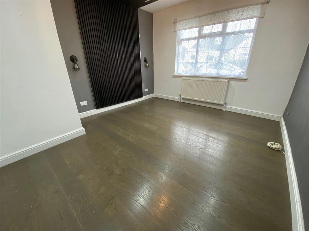 Additional image 17 of 5 bed semi-detached bungalow for salePurland Close, Dagenham RM8