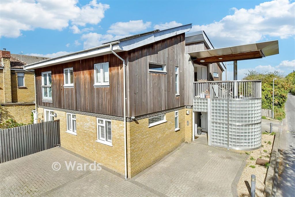 Property photo 1 of 9 External (Web) 1
