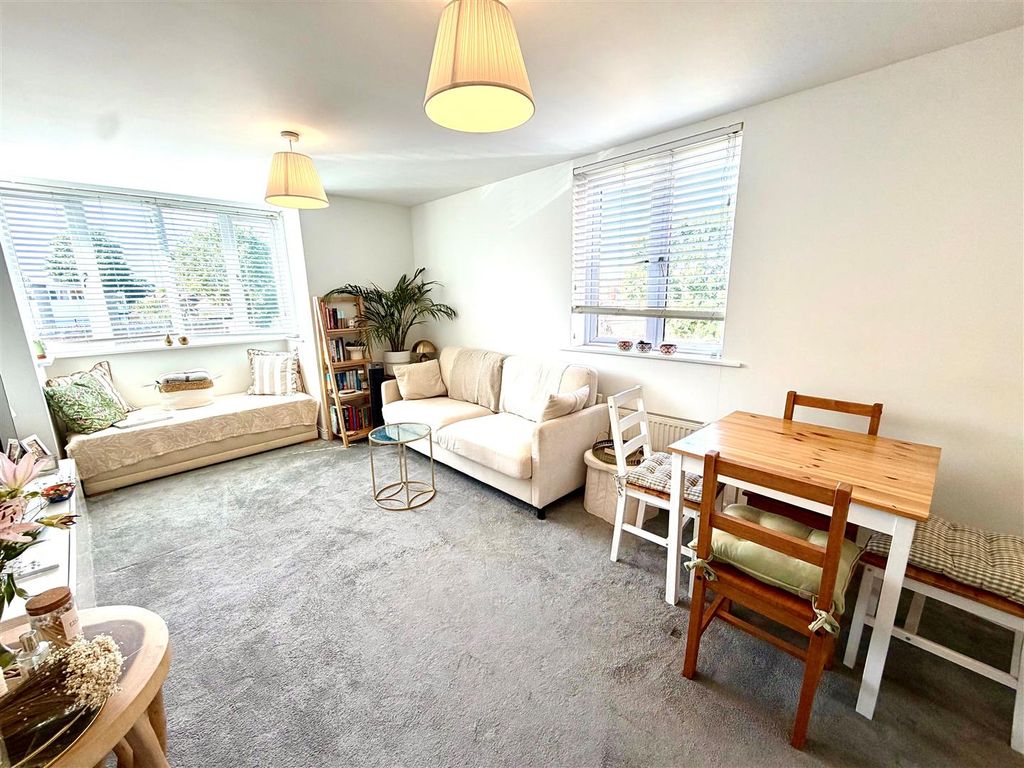 Property photo 2 of 11 6.Jpg