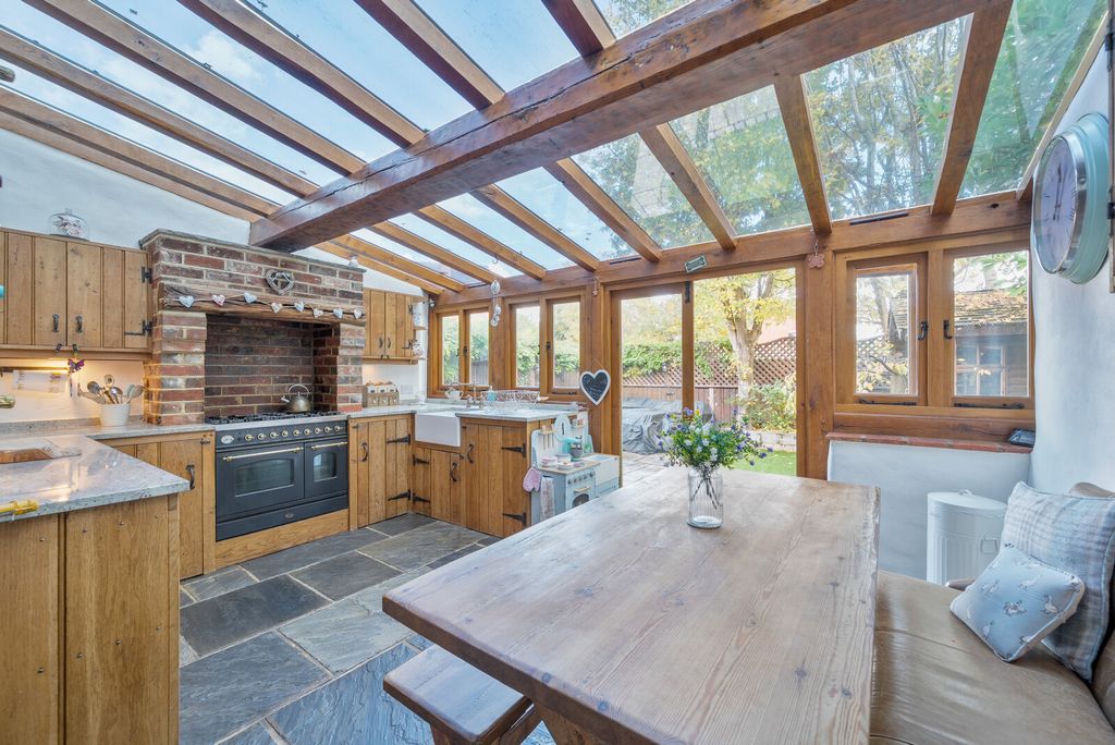 Property photo 3 of 17 Kitchen