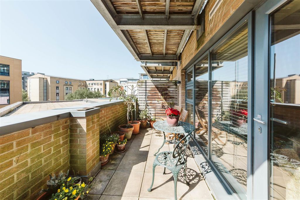 Property photo 3 of 16 Deanery Road (9).Jpg