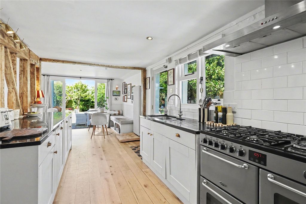 Property photo 2 of 32 Kitchen / Breakfast