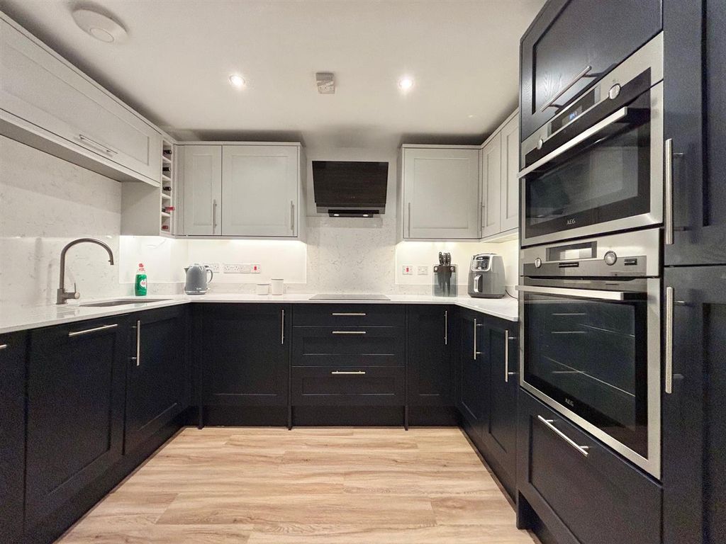 Property photo 2 of 15 Kitchen