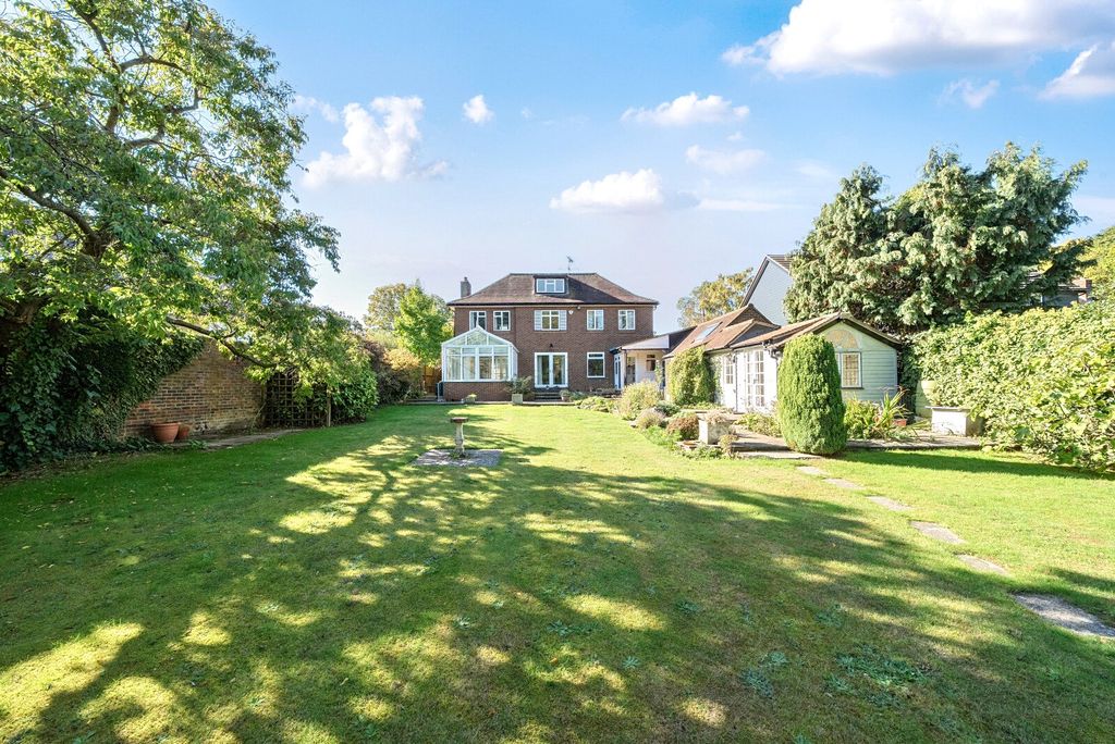 Property photo 2 of 19 Garden