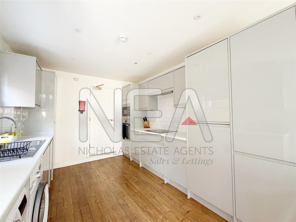 Property photo 3 of 18 Kitchen