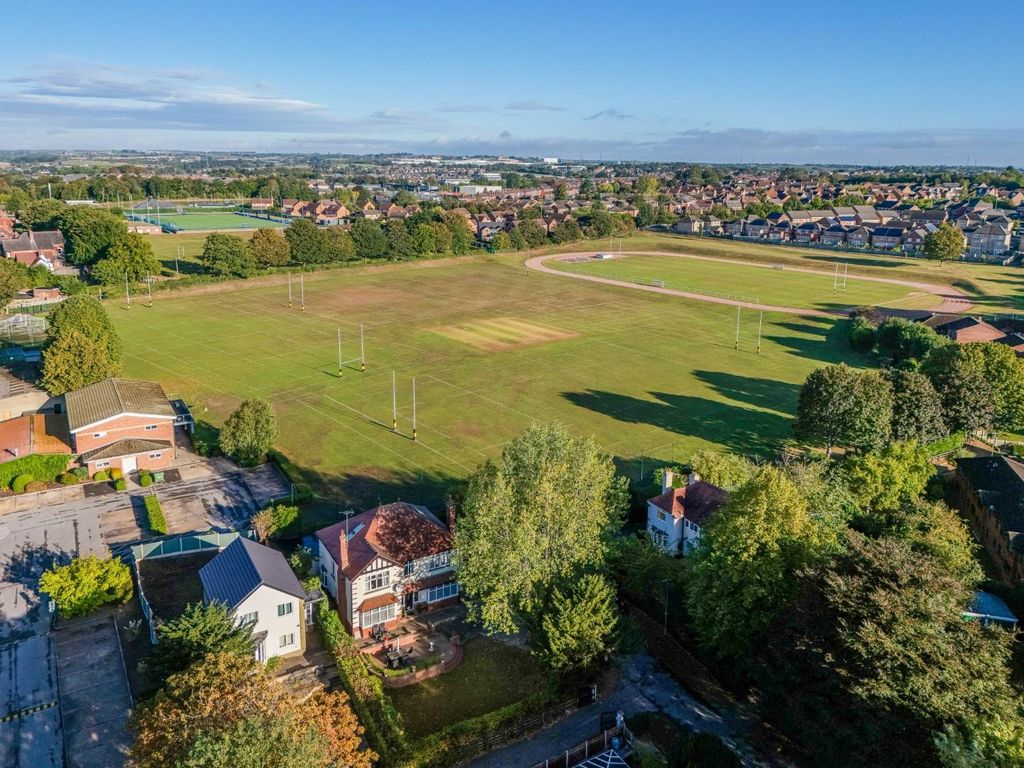 Property photo 2 of 24