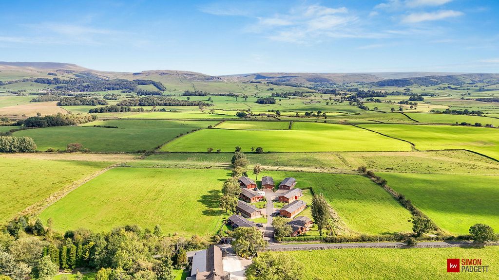 Property photo 2 of 33