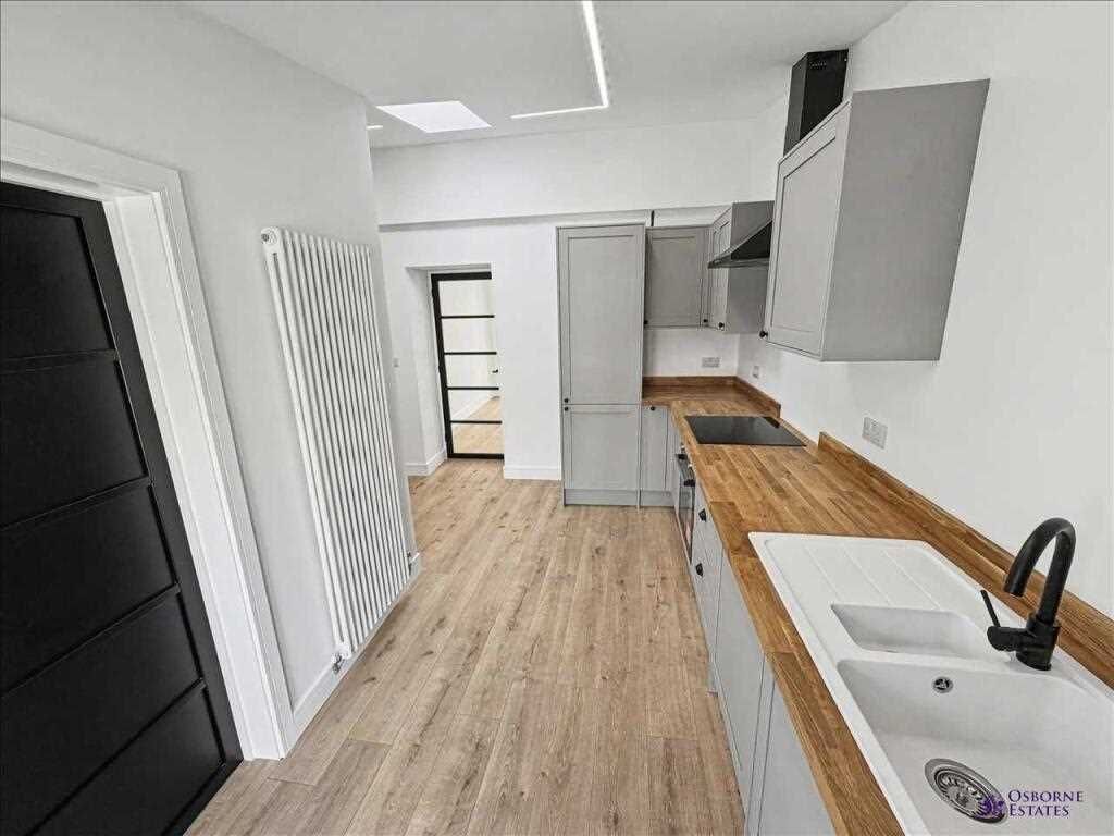 Property photo 3 of 21 Kitchen