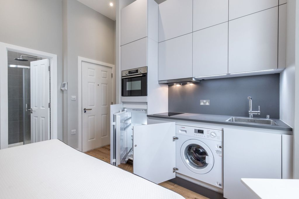 Property photo 1 of 20 Bedroom