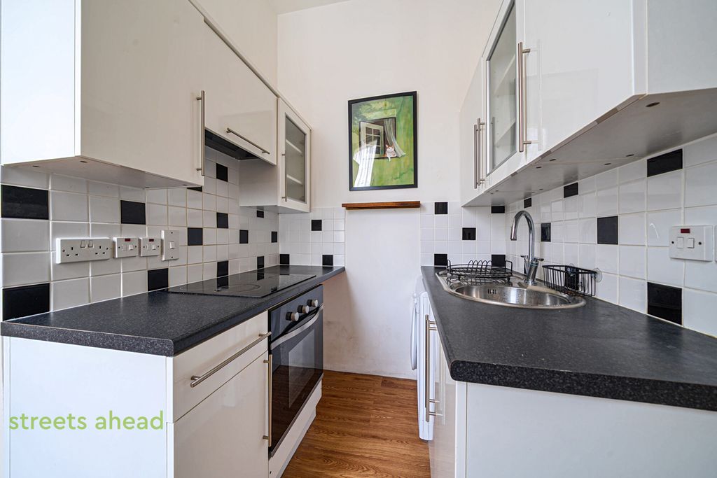 Property photo 3 of 11 9Ed98A9d-6606-46d...