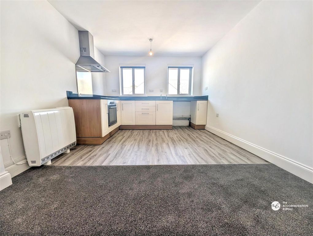 Property photo 3 of 10 Kitchen