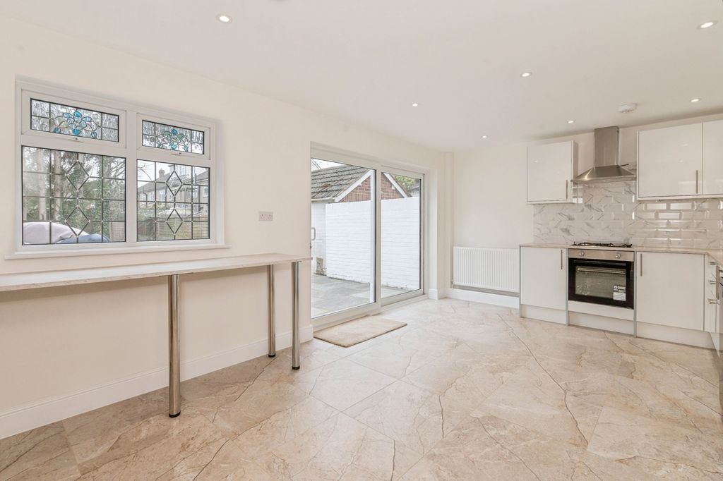 Property photo 3 of 25 Pbox-Img.Jpg