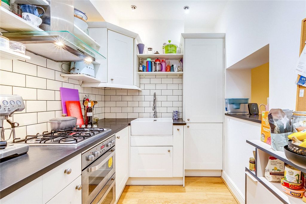 Property photo 2 of 8 Kitchen