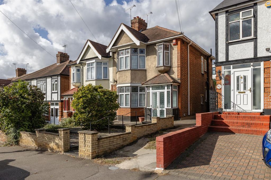 Property photo 1 of 25 St. Barnabas Road, Ig8