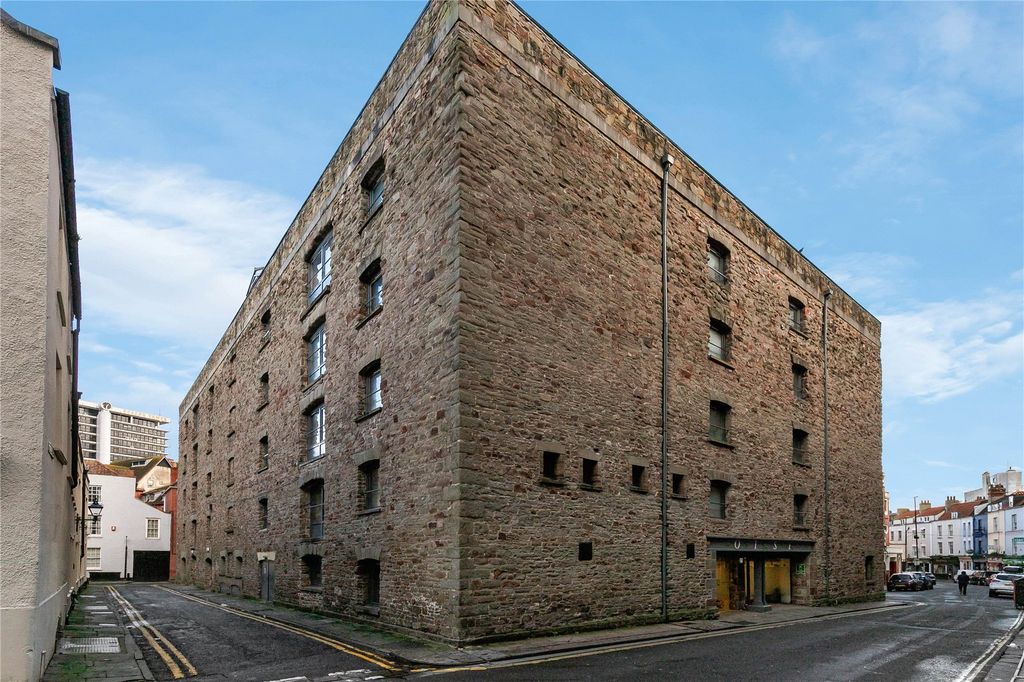 Property photo 2 of 15 Picture No. 26