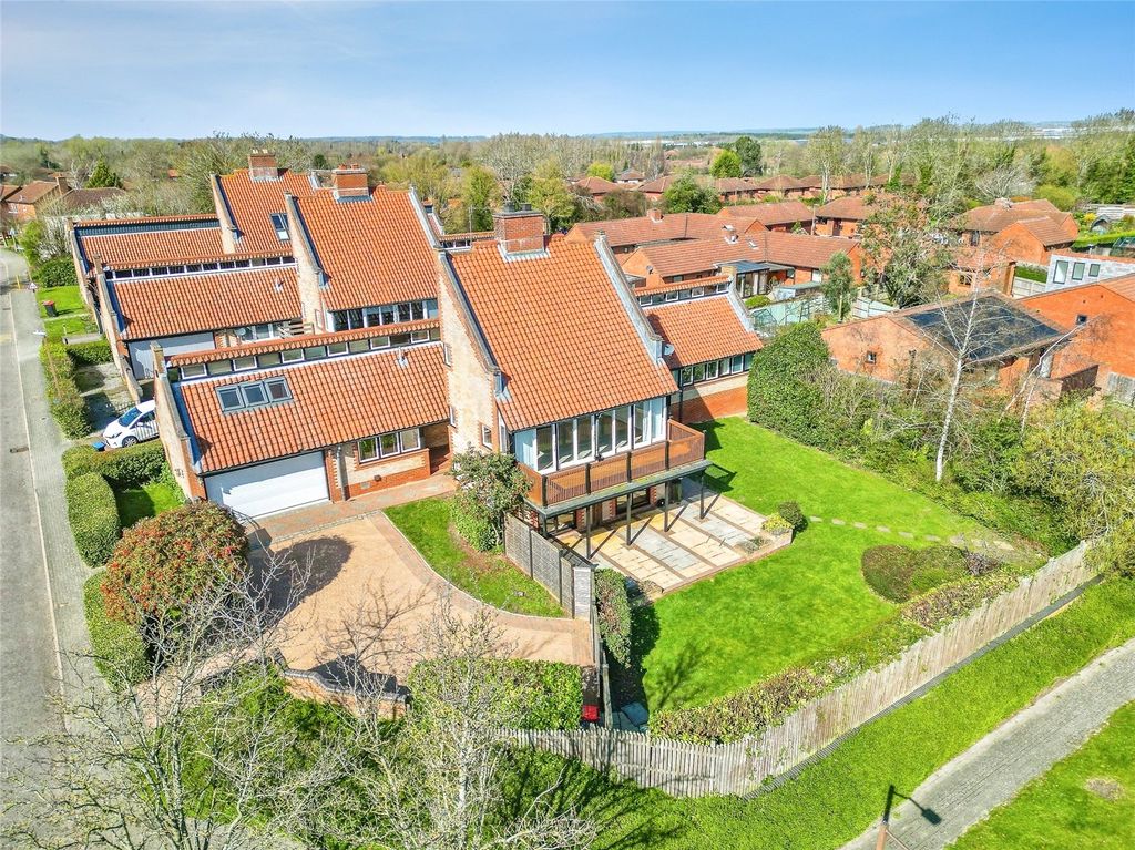 Property photo 2 of 35 Picture No. 32